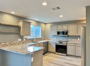 900 Blue Sky Dr, Arlington, TX 76002