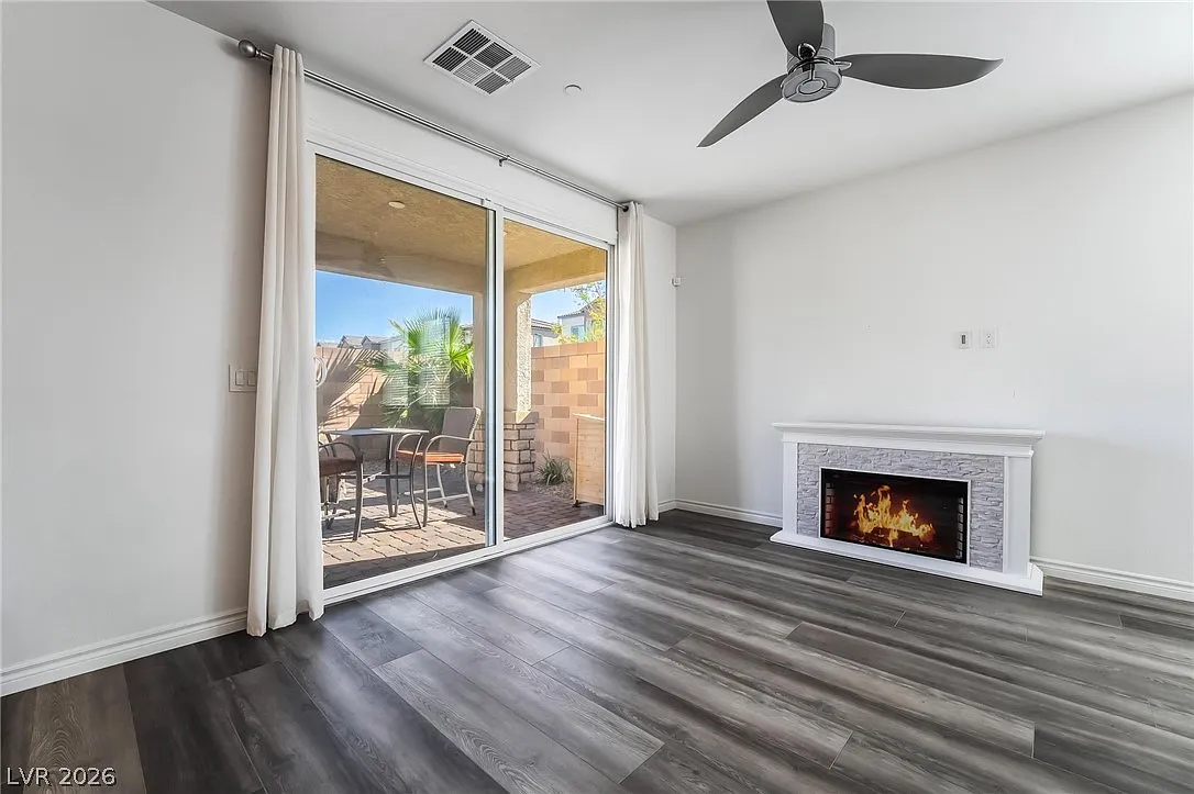 4 bed, 3.0 bath, 2277 sqft, $2,700 — Photo 4