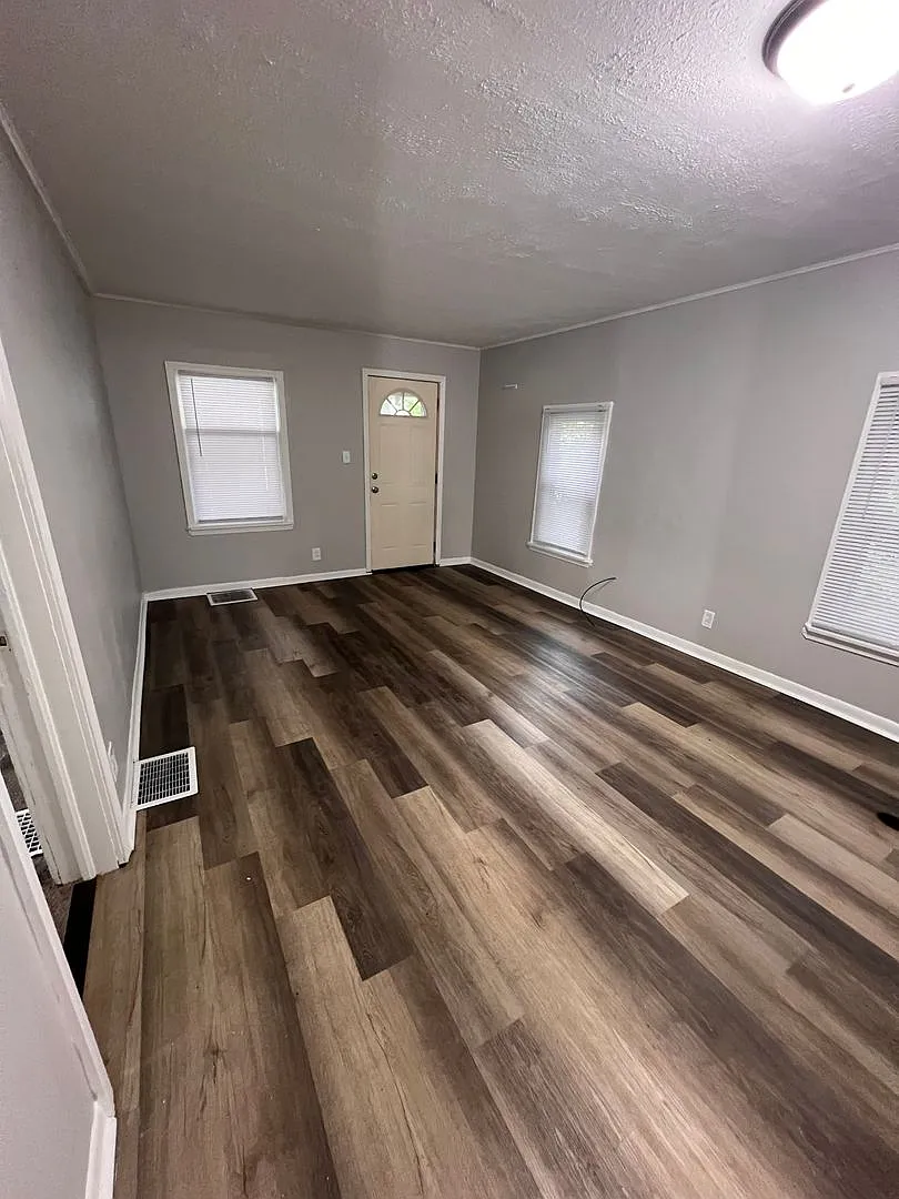 Charming 2-Bedroom Home | Fenced Backyard | Prime Lansing Location — Photo 1