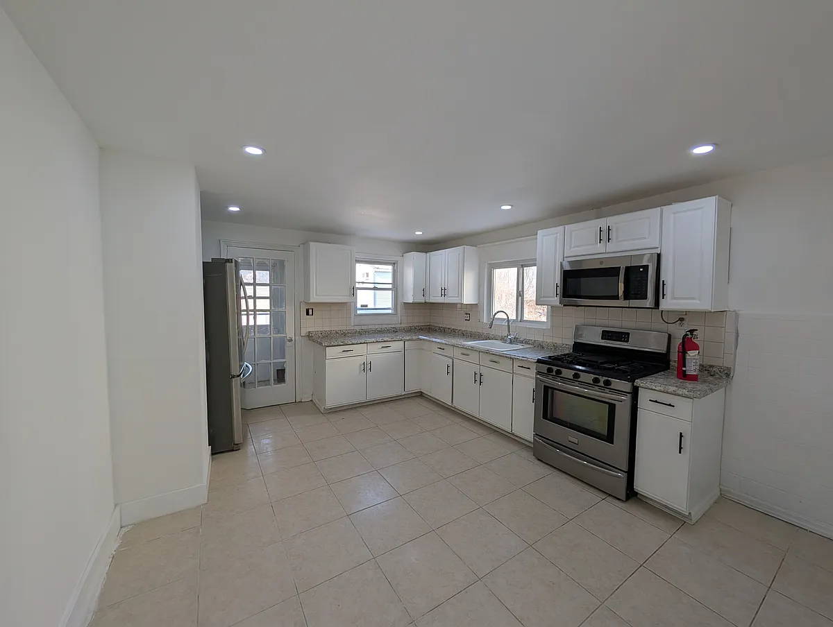 Building Photo - 25 Bloomfield Ave #1