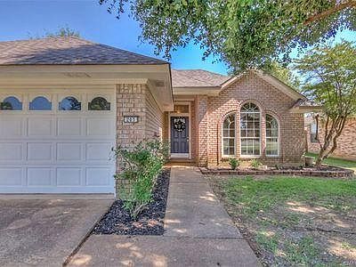 2nd image of 203 S Parkridge Dr