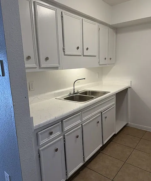 3737 Hillcroft Apartments — Photo 42
