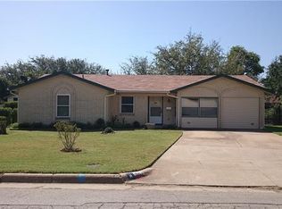 304 E Hampton Rd, Crowley, TX 76036