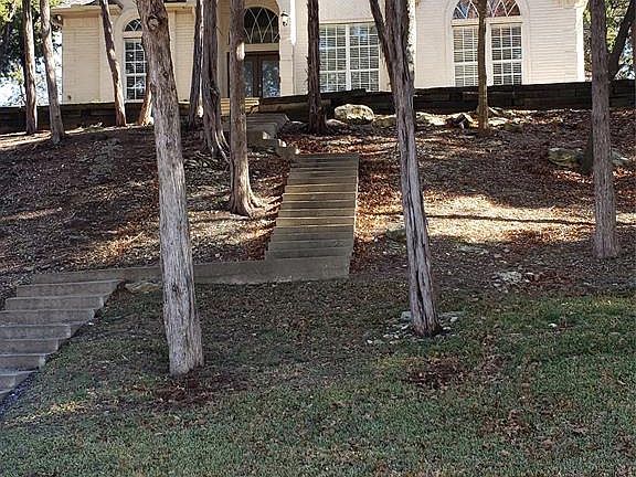 2nd image of 806 Sleepy Hollow Dr