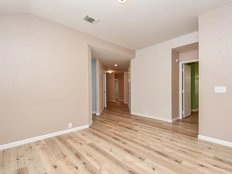 4818 King Hallow Ln — Photo 17