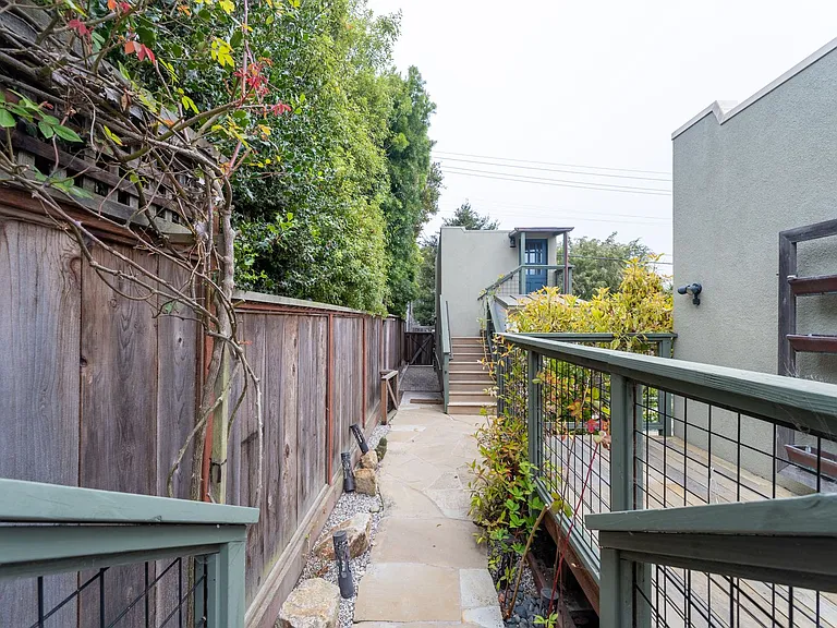 610 Forest Ave — Photo 57