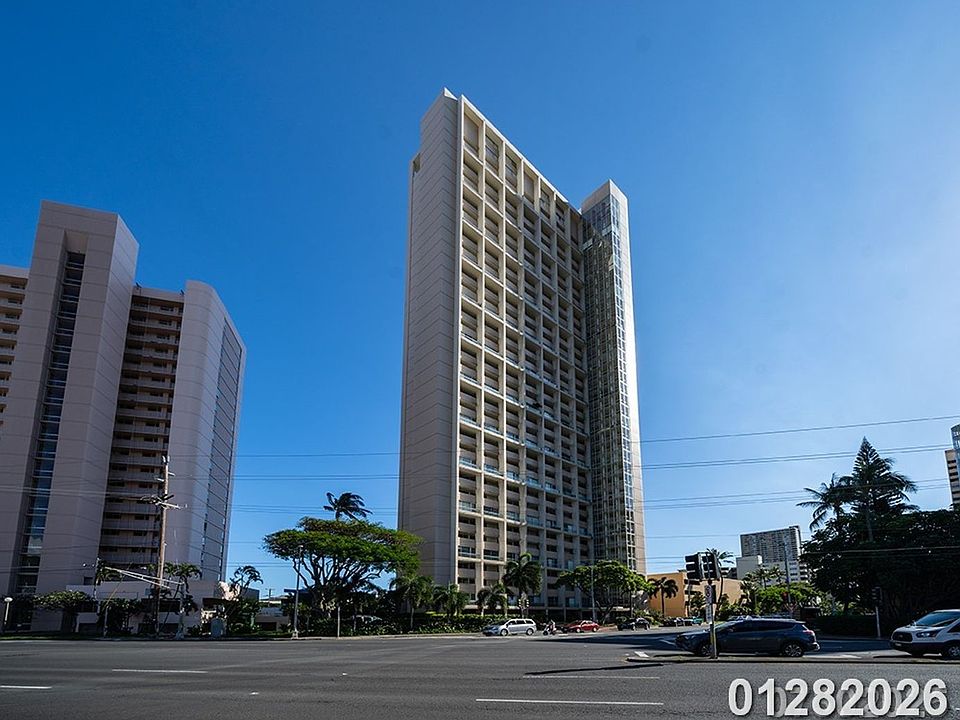 1st image of 555 University Ave APT 2905