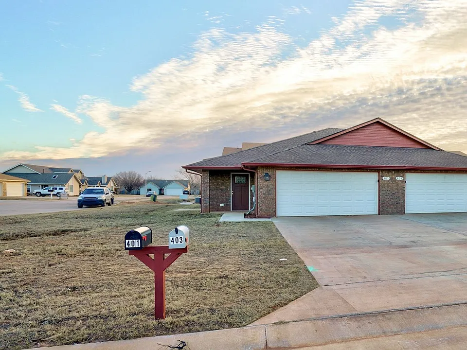 401 S Debra Ct