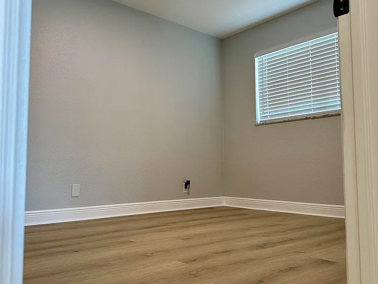 1930 SW 28th St #101 — Photo 19