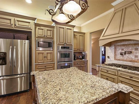 5th image of 6 Heather Glen Cir