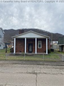 510 S Railway St, Cedar Grove, WV, 25039