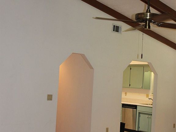 5th image of 3954 Royal Oaks Dr