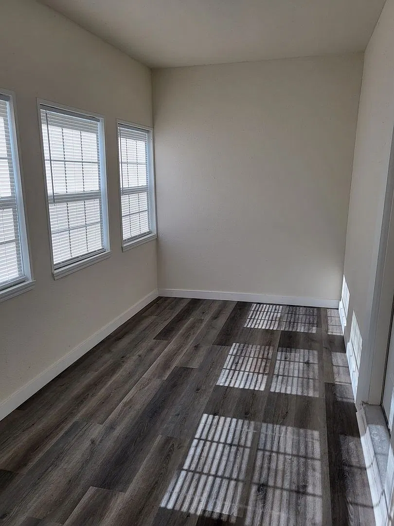 Great Location With A Beautiful Sunroom! — Photo 4