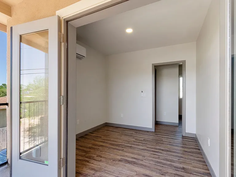 1720 E Edison St — Photo 51