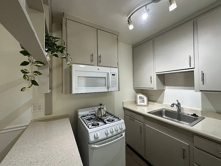 Live Where Downtown Meets Midtown at 1808 N Street — Photo 42