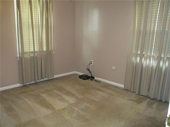 5th image of 1009 Cardinal Ave