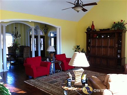 Great Room - Vaulted Ceiling