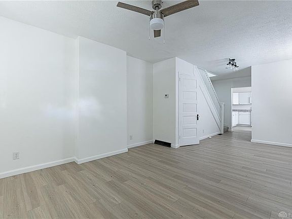 4th image of 321 Deeds Ave