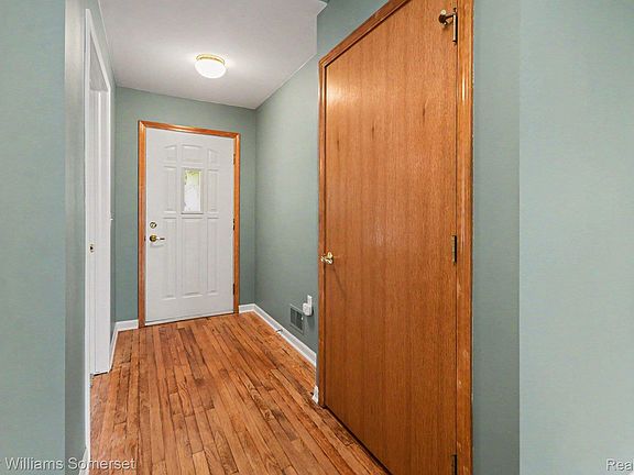 4th image of 4432 Thornwood Ct