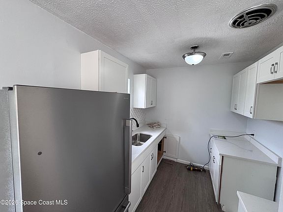 4th image of 300 W Rutgers St