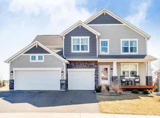 8100 Lakebridge Ln, Victoria, MN 55386