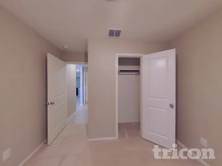 1717 Claireborne Ct — Photo 12