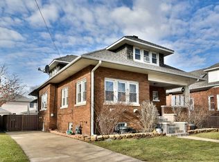 8512 Gross Point Rd, Skokie, IL 60077