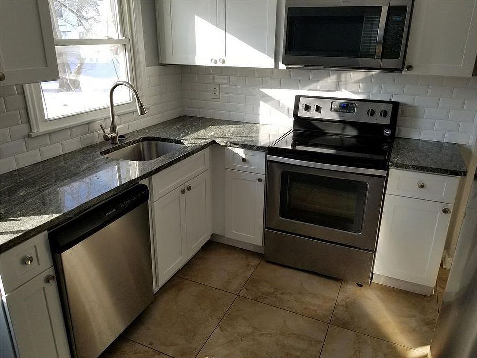 1st image of 61 Woodcliff Dr