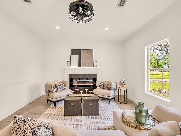 3rd image of 407 Harris Rd