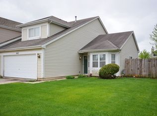 1421 S Pembroke Dr, South Elgin, IL 60177