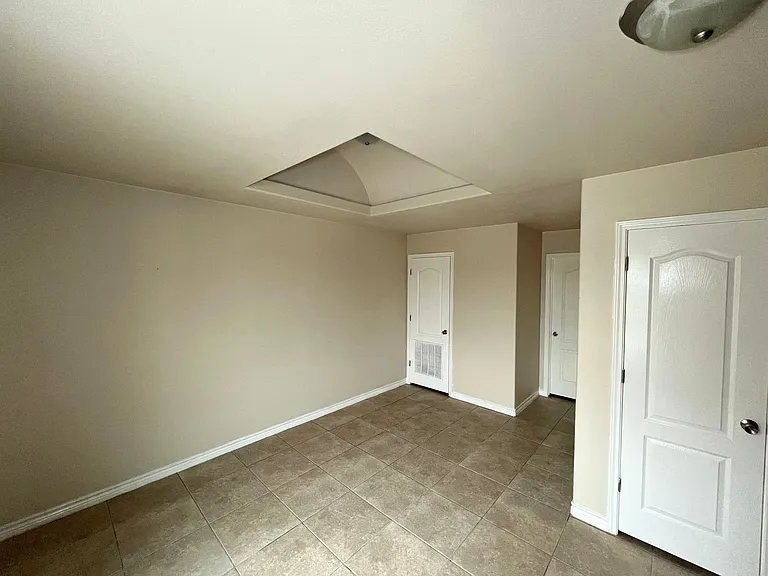 3208 Gustavus St — Photo 7