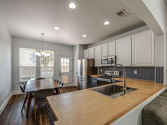 4th image of 16020 Alvarado Dr