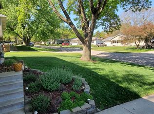 4401 Hallcliffe Rd, Lincoln, NE 68516