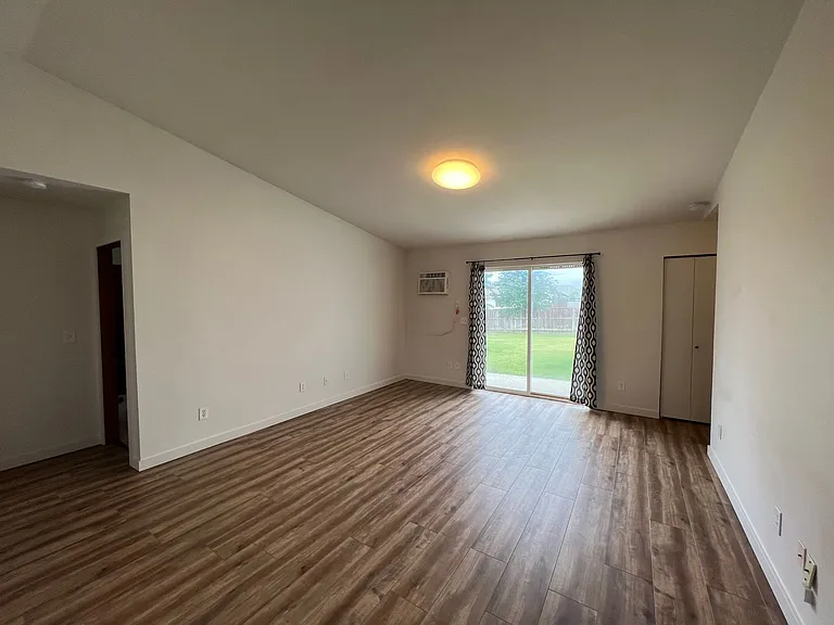 805 E White Birch Ave — Photo 5
