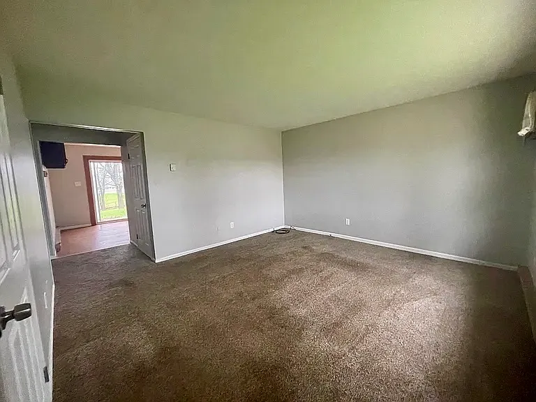5372 Plaza Ave — Photo 2