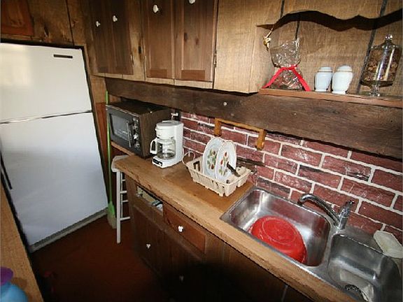 2nd image of 1866 Wyandotte Dr