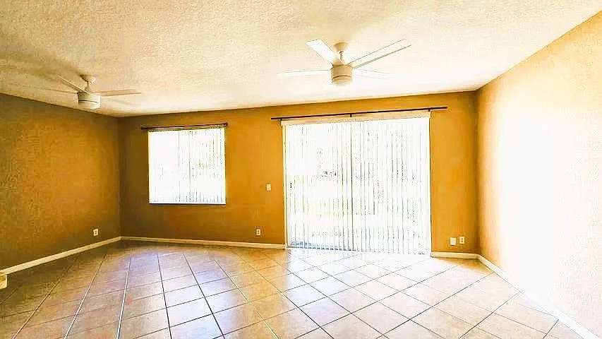 3 bed, 3.0 bath, 1622 sqft, $2,800 — Photo 2
