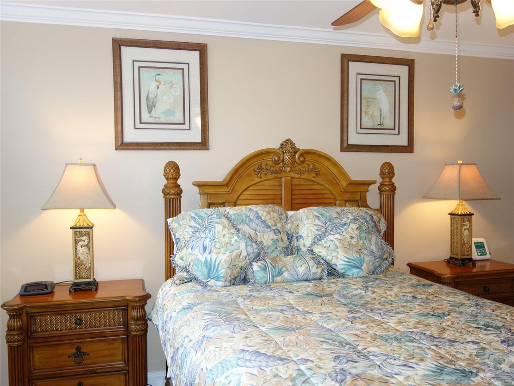 625 Oaks Drive #302, photo 6