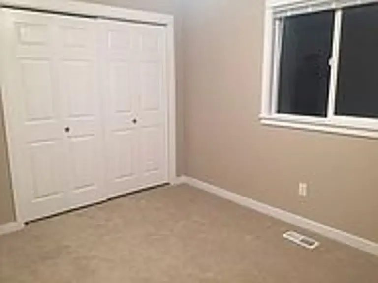 622 Trinity St NE — Photo 10