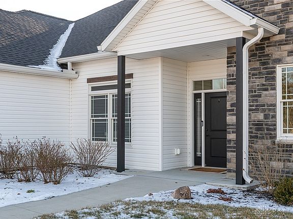 5th image of 996 Stony Brook Ln
