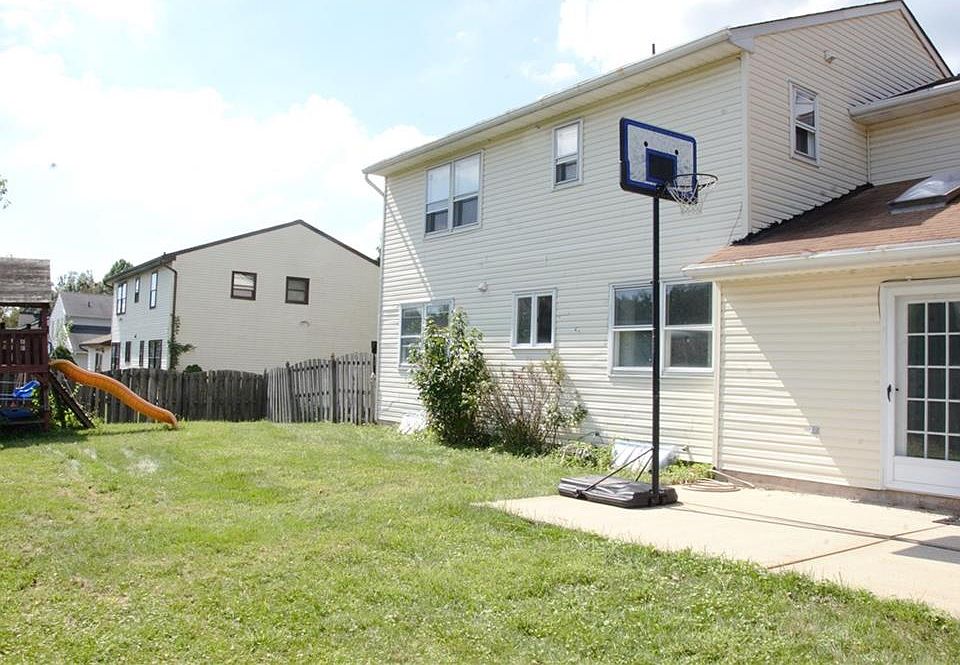2nd image of 27 Sinclair Rd