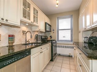 58 Grace Ave APT 3H, Great Neck, NY 11021