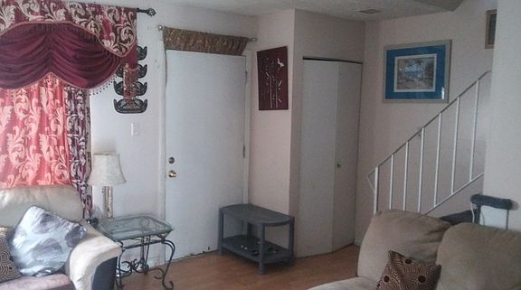 3rd image of 111 Somerset Ln