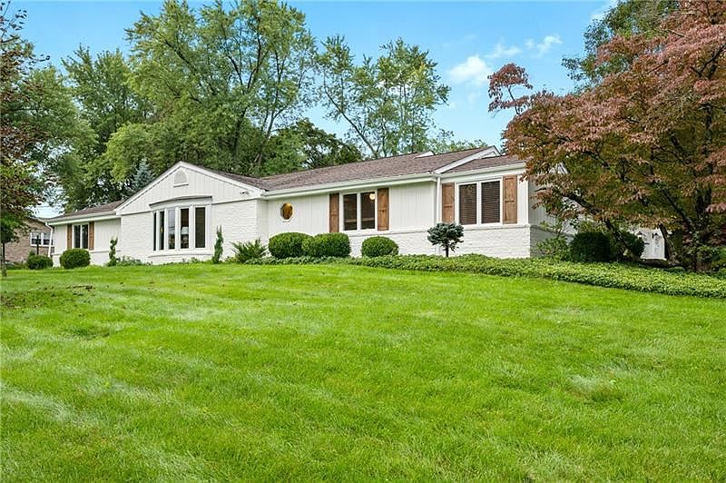 1st image of 1574 Crestview Dr