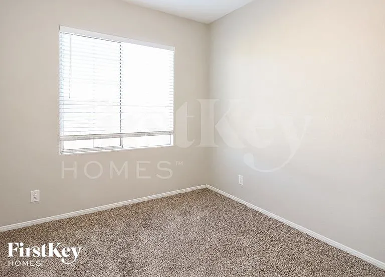 10552 Lessona St — Photo 6