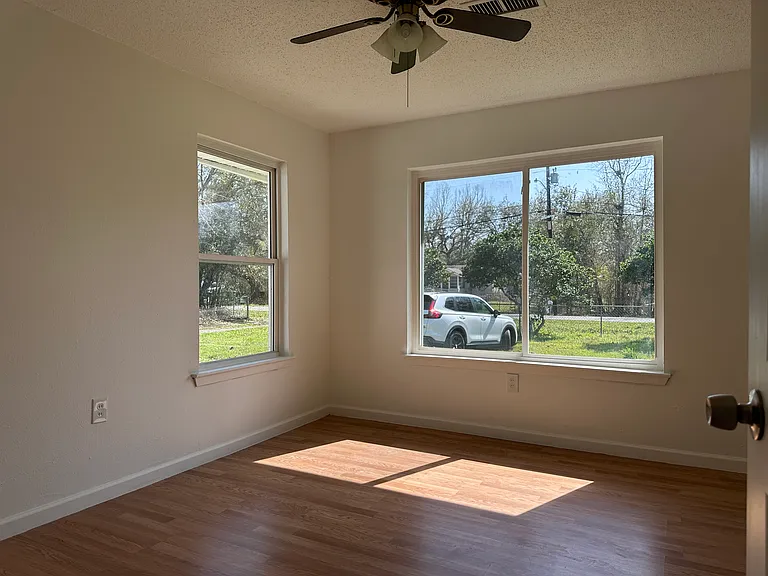 2316 Robin St — Photo 12