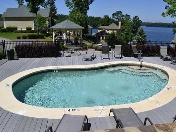 Image 5: Community Pool