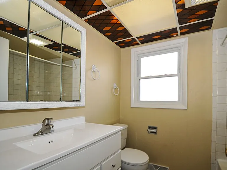 513 W Potter St — Photo 9