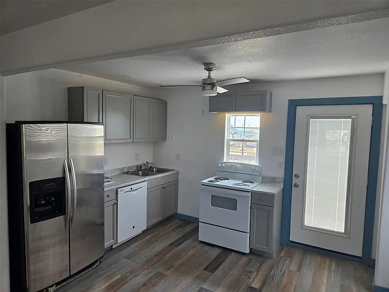26314 FM 457 — Photo 6