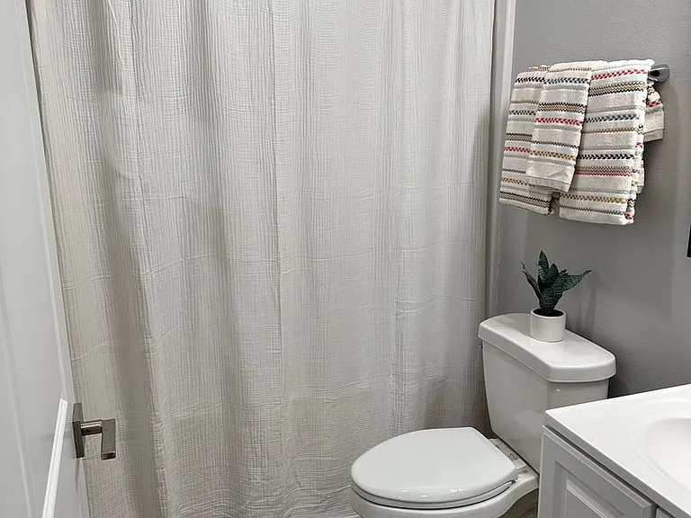 555 N. River Rd. — Photo 26